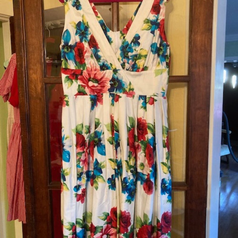 Retrospec'd Elizabeth White Floral Dress - EUC